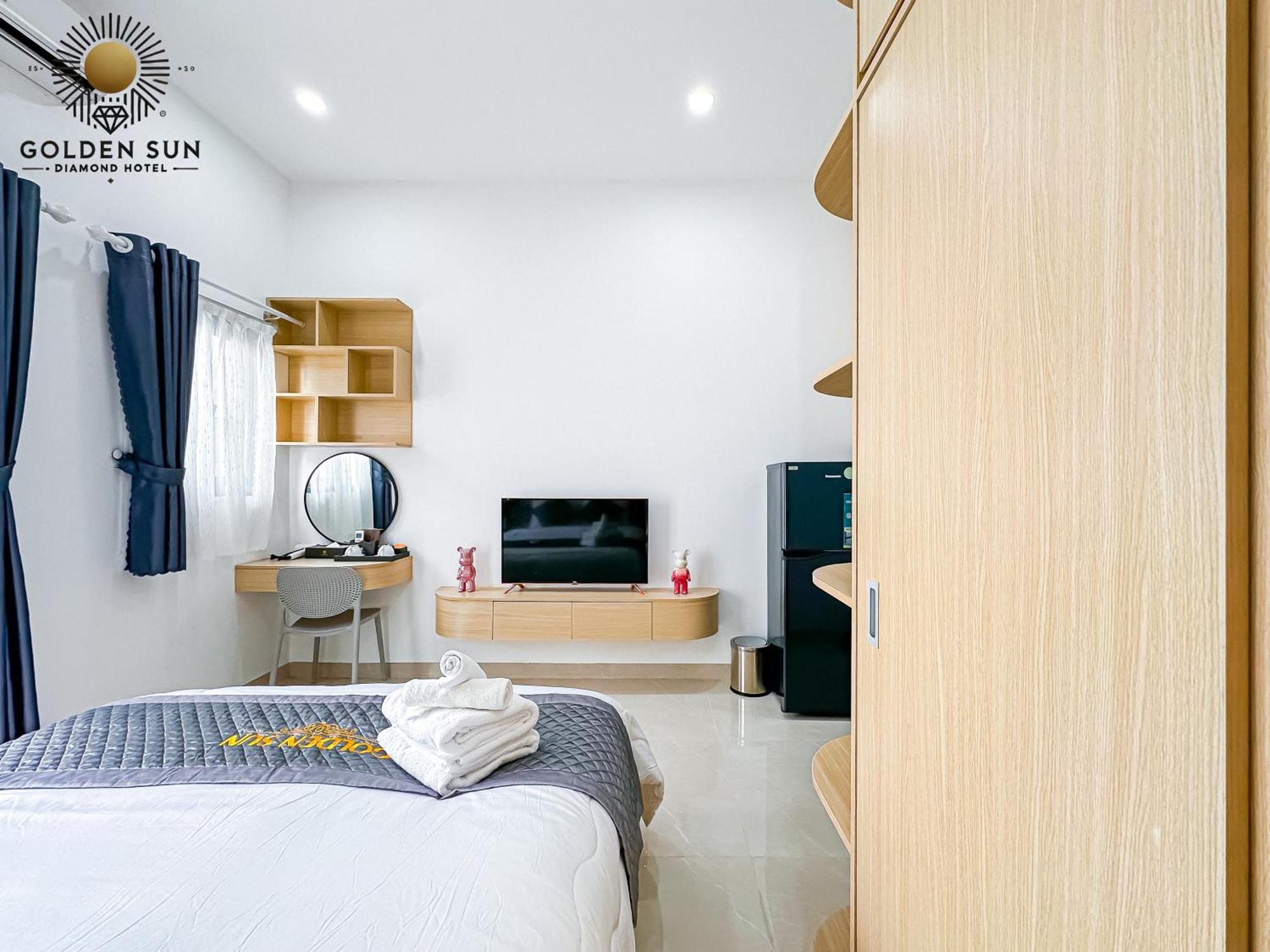 Golden Sun 5 Hotel